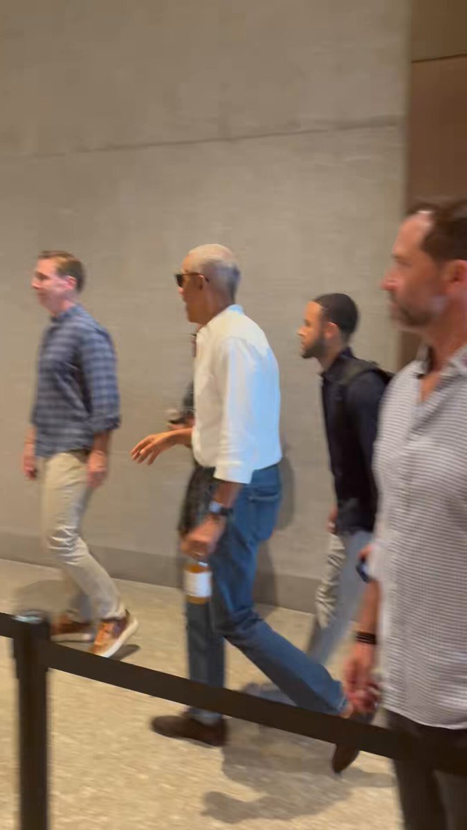 ​The world’s most famous community organizer and failed ex-president? 