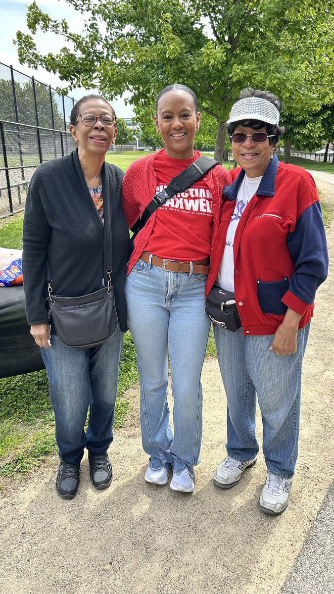 ​RT by @ChicagoContrar1: Many women around the Southside of Chicago are tired of the politicians who forget about them until it’s time for reelection and at this point they ignore many communities even during campaign season due to arrogance. We have to start demanding ✅real plans, ✅real accountability and ✅REAL action for the Southside of Chicago. Other congressmen are guiding investment to their districts, advocating for their constituents and taking the vision of their district to Capitol Hill with vigor. Our congressman is NOT doing that. He lacks the energy and the focus to handle a district as diverse as this one. We need someone who can lead a team of focused visionaries who create policy that GETS CD1! That person is me, Christian Maxwell so I am asking for your vote on November 3, 2026. 