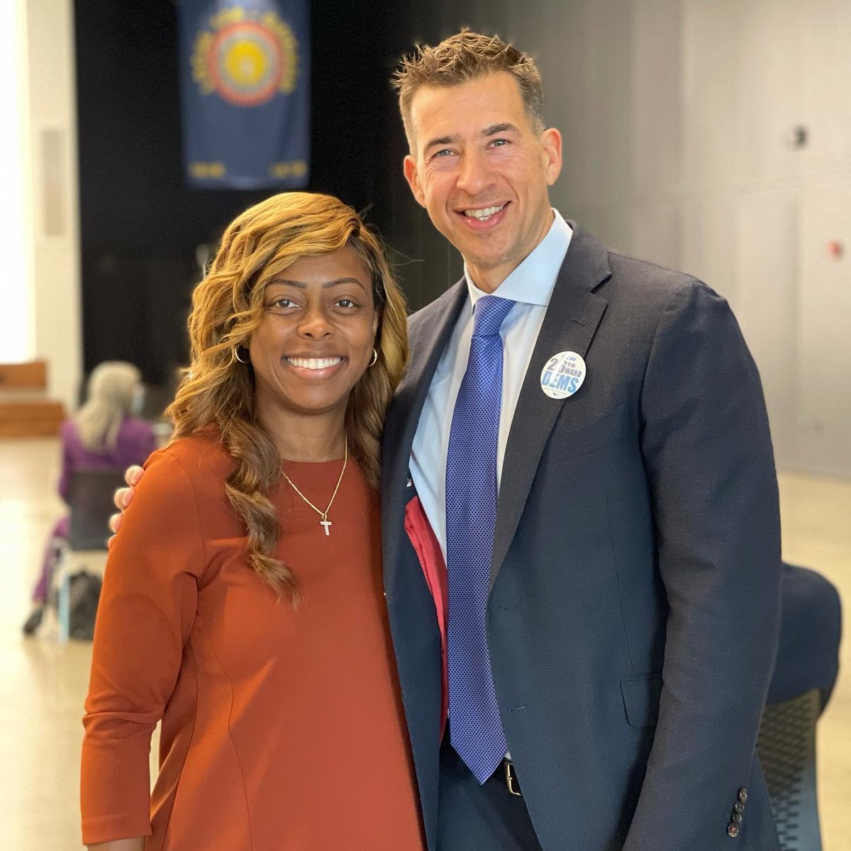 ​We’ve learned @Giannoulias will announce for mayor of Chicago soon. We’re told it could come as early as this weekend (Sunday). Does this mean Alexi will abandon his reelection bid for SOS? We’d like to point out how @susanamendoza10 sought to be sincere with voters when she chose to step down as Comptroller to run for mayor. Will Alexi do the same, or will he narcissistically pursue both offices? 